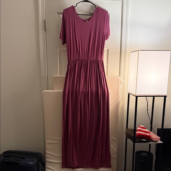 Dresses & Skirts - Elegant Purple Maxi Dress